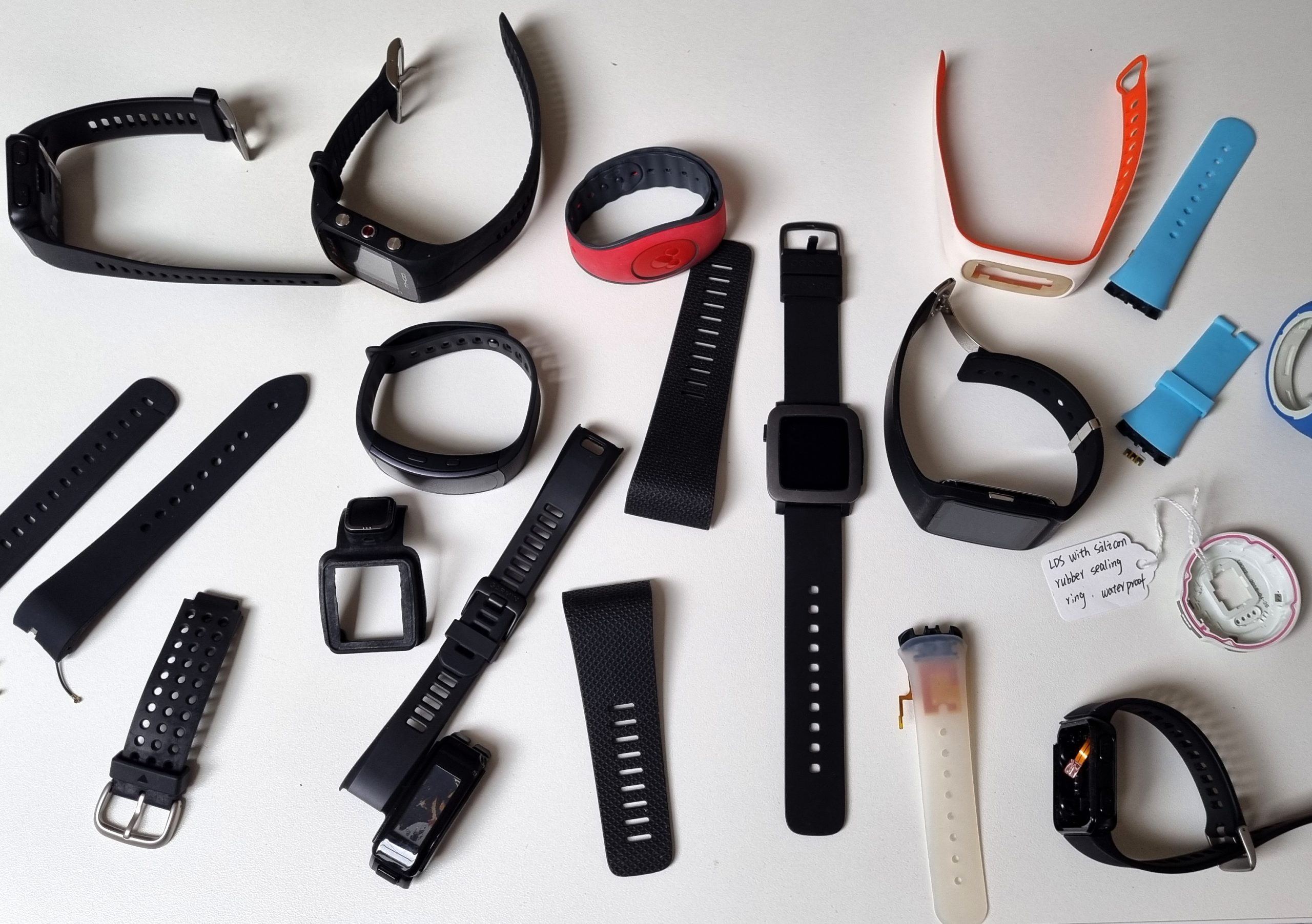 Wearable device straps