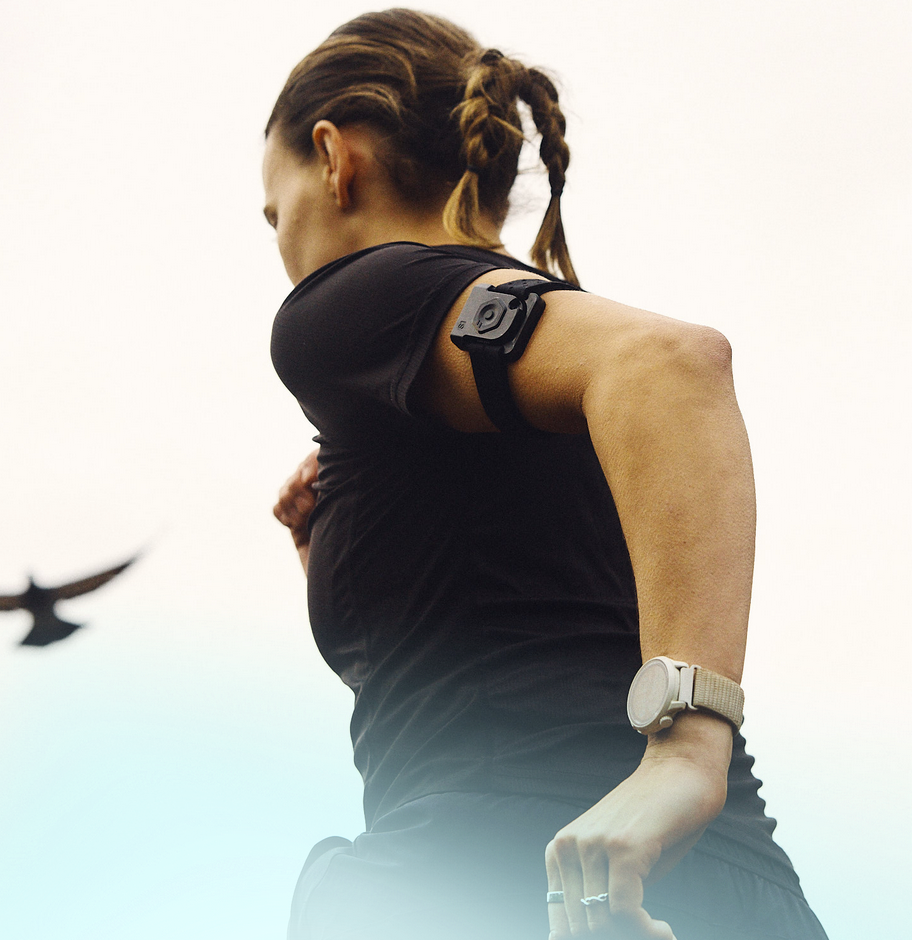 runner wearing flowbio sensor - mechanical design support for wearable products
